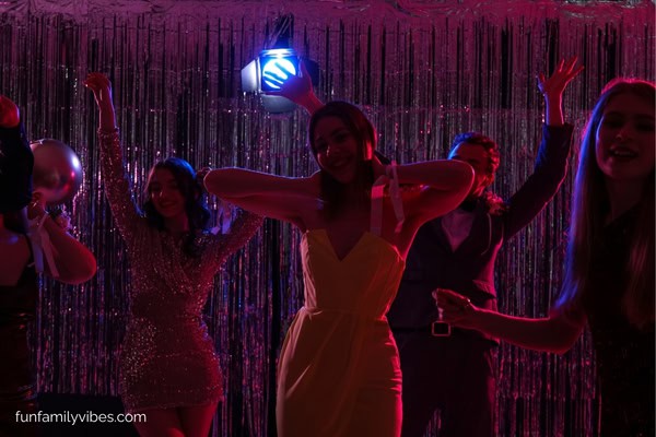 teens dancing in their homecoming
