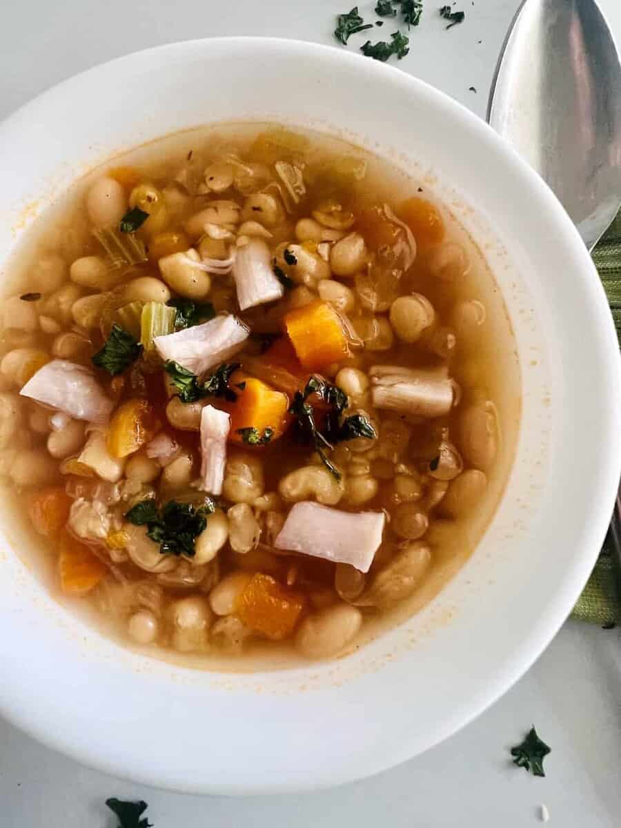 Slow Cooker Bean and Ham Soup