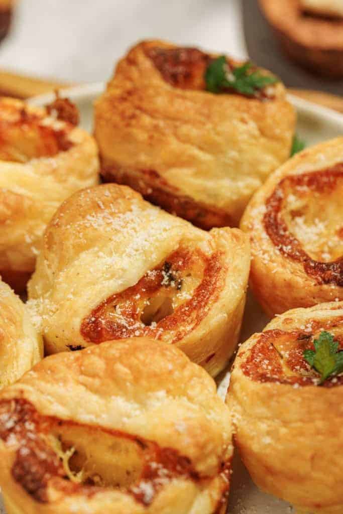 cheesy garlic cruffins